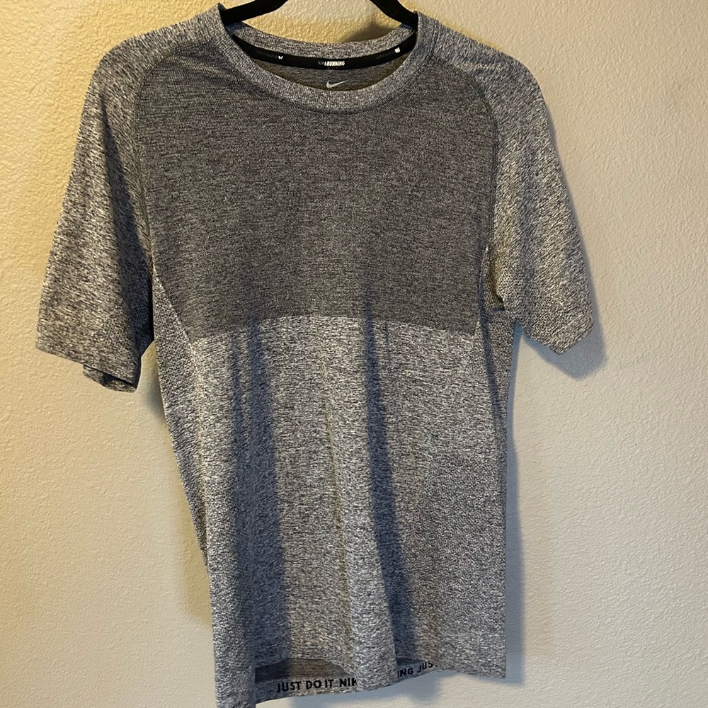 Nike Men's Two-Tone Gray Short Sleeve Tee